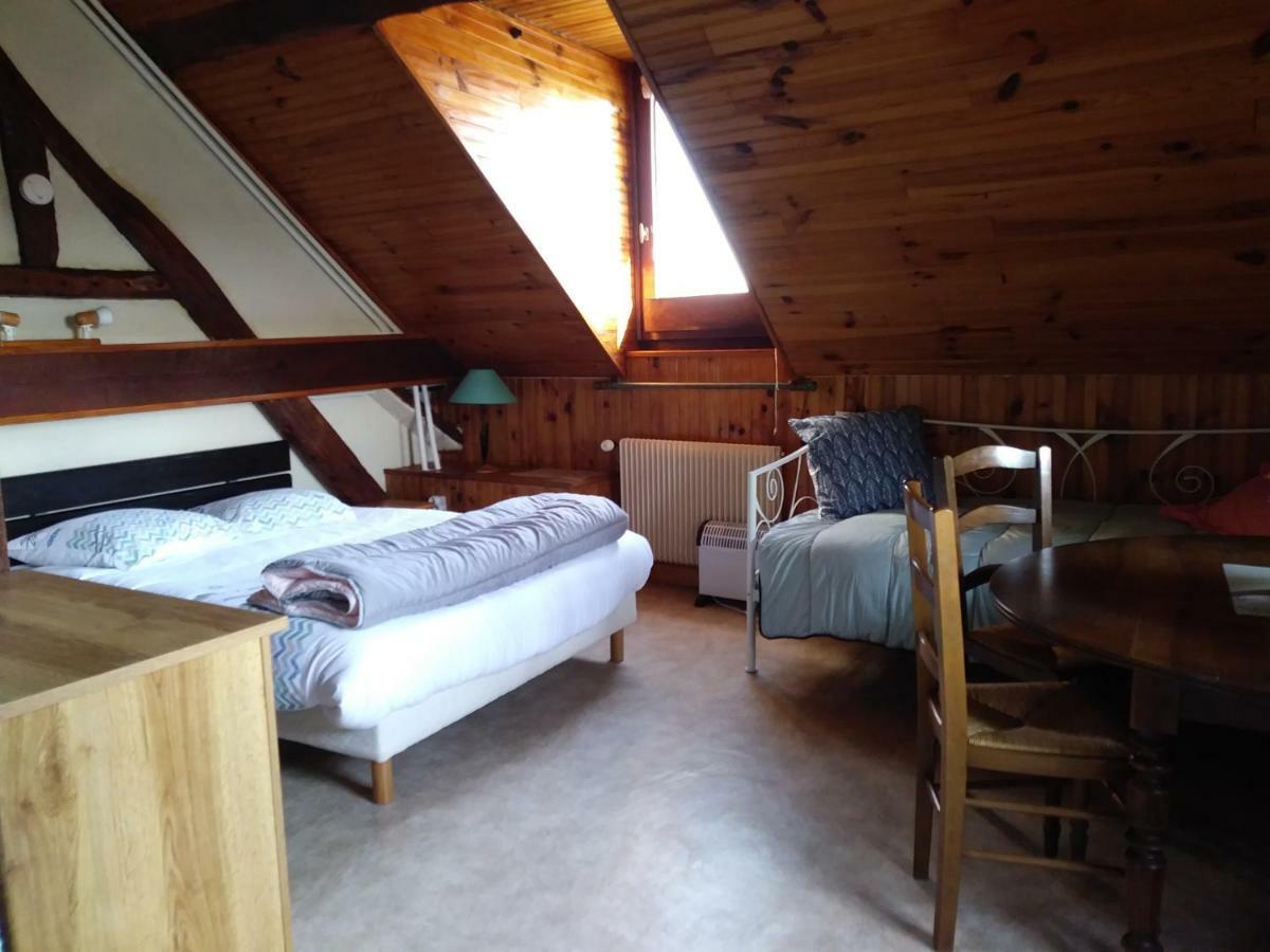 Les Hautes Mougonnieres Neuil Luaran gambar