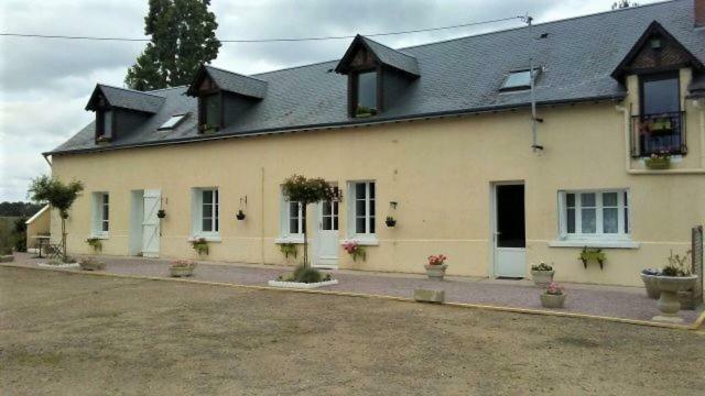Les Hautes Mougonnieres Neuil Luaran gambar
